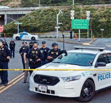 Portland,,Oregon,/,Usa,-,July,20,,2018:,Ice,Cops DHS: ARRESTS OF MIGRANTS ILLEGALLY CROSSING THE U.S. BORDER HIT RECORD IN MAY