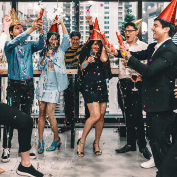 Group,Of,Diversity,Business,People,Having,Fun,Together,In,Corporate ECONOMIC UPDATE – MARKET OVERVIEW