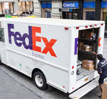 New,York,City,,,Usa,-,July,07,,2015:,Fedex TROUBLES FOR “BELLWETHER” FEDEX FORESHADOW GLOBAL DOWNTURN