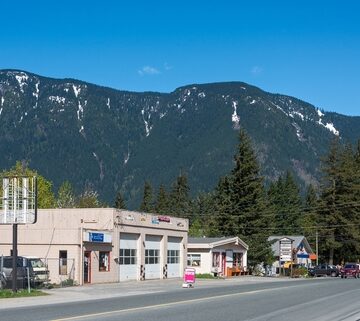 Street,Of,Small,Canadian,Town,On,Snow,Mountain,And,Blue ALMOST A THIRD OF CANADIANS FEAR BEING UNABLE TO MEET BASIC EXPENSES