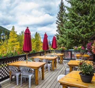 Cozy,Outdoor,Cafe.,Holidays,In,Autumn,Canada.,Wooden,Tables,,Plastic CANADA’S RESTAURANT INDUSTRY STRUGGLING TO SURVIVE