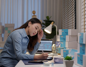 RETAIL SALES FALL IN REAL TERMS IN SEPTEMBER