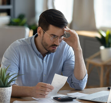 Small,Business,Owner,Experiences,Financial,Crisis,,High,Costs,,Bank,Debt, 63 PERCENT OF AMERICANS ARE LIVING PAYCHECK TO PAYCHECK, INCLUDING SIX-FIGURE EARNERS