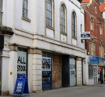 U.K. FACTORIES FACE RECESSION