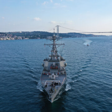 U.s.,Navy,Destroyer,Warship,Transits,Istanbul,Strait,In,Turkey U.S. Navy Destroyer Warship