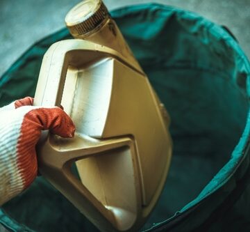 BREAKTHROUGH TURNS PLASTIC TRASH INTO ENGINE FUEL