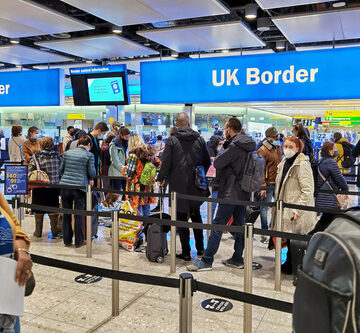 London,,Uk-,December,5,,2020:,Air,Travelers,With,Face,Mask London, UK Airport With Travelers In Long Lines