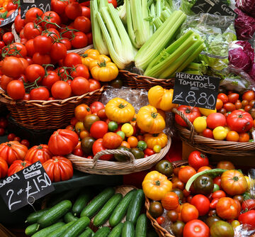 U.K. ECONOMY SQUEAKS OUT 0.1-PERCENT GROWTH IN FIRST QUARTER