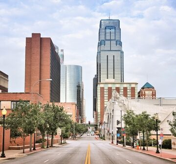 Kansas,City,,Missouri,-,City,In,The,United,States.,Downtown TOP TREND 2023, OFFICE BUILDING BUST: INVESTORS BACK AWAY FROM DOWNTOWN PROJECTS