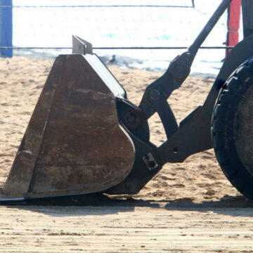 GEO-MIDDLE EAST MELTDOWN ISRAEL A front-end loader about to pick up sand.