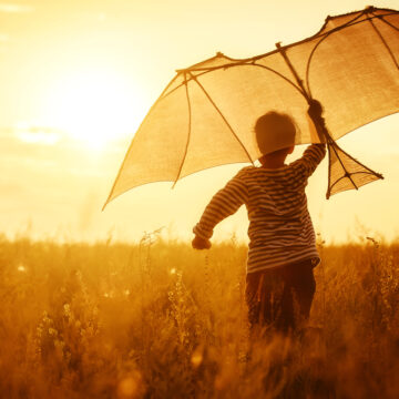 MOBILE BATTERY POD RECHARGES WITH A KITE