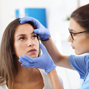 Adult,Woman,Having,A,Visit,At,Female,Oculist's,Office HOW TO GET RID OF A STYE IN YOUR EYE