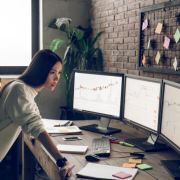 Successful,Broker,,Trader,,Or,Bank,Manager,Looking,At,Screen,Computer ECONOMIC UPDATE – MARKET OVERVIEW