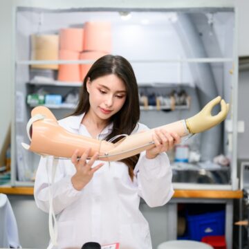 AI BRINGS NEW SENSE TO PROSTHETIC HAND