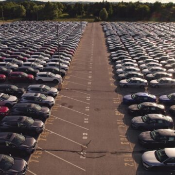 TOP TREND 2024, EV GO FU: AUTOMAKERS TURN TO PLUG-IN HYBRIDS. CONSUMERS TURN AWAY