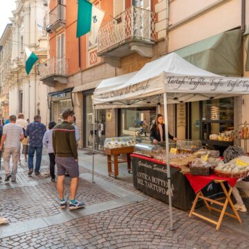Alba,,Cuneo,,Piedmont,,Italy,-,October,12,,2021:,Truffles,Sale Truffles For Sale In Alba, Piedmont, Italy