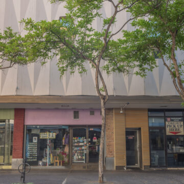 Honolulu,,Hawaii,,Usa.,June,26,,2019.,Urban,Blight,And,Decay Rundown Retail Stores In Honolulu, Hawaii