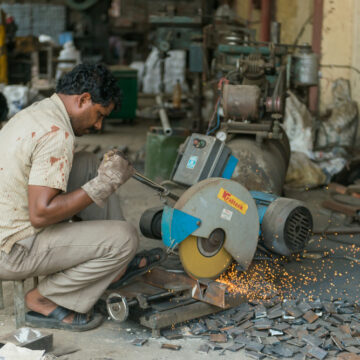 INDIA’S ECONOMY SLOWS UNEXPECTEDLY IN FISCAL SECOND QUARTER