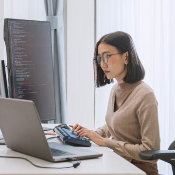 AI’S FUTURE IS SMALLER, CUSTOM-BUILT SYSTEMS, INFOSYS CHAIR SAYS