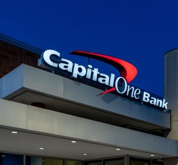Pearland,,Tx,,Usa,-,April,12,,2024:,Close,Up,Of BANKING ON AI: CAPITAL ONE, JPMORGAN ARE LEADING THE INDUSTRY