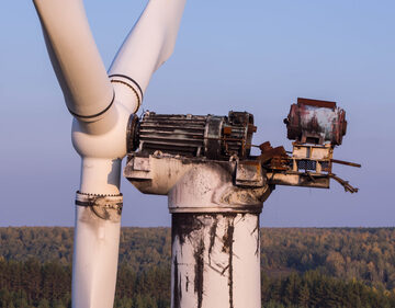 OLD WIND TURBINE BLADES BECOME NEW ROADS IN CHINA