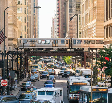 Traffic,In,Downtown,Chicago,With,People,,Train,,Car,And,Bus Traffic In Downtown Chicago With People, Train, Cars, And Busses
