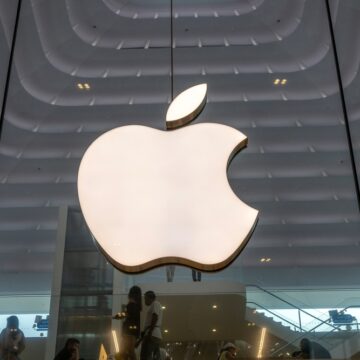 Kuala,Lumpur,,Malaysia-15,Aug,2025:,Apple,Logo,Located,In,The APPLE’S LAG IN AI BOOSTS ITS SHARE PRICE