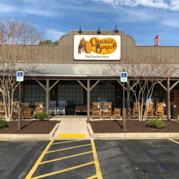 The Exterior Of A Cracker Barrel Old Country Store In Brunswick, Georgia