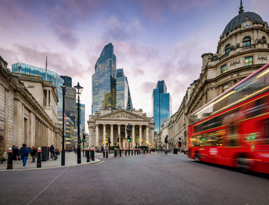 Sunset,View,Of,The,City,Of,London,,England,,With,Commuter BANK OF ENGLAND NARROWLY FREEZES KEY INTEREST RATE