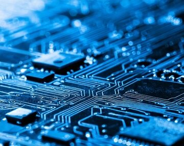 LIGHT-POWERED AI CHIP RUNS COOLER, FASTER ON LESS ENERGY