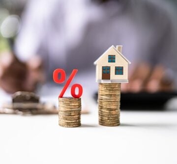 MORTGAGE RATES FALL BELOW 6 PERCENT