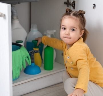 Child,Safety,At,Home.,Little,Girl,Playing,With,Cleaning,Products ONE CHILD IS INJURED EVERY 35 MINUTES BY CLEANING PRODUCTS, NEW STUDY WARNS