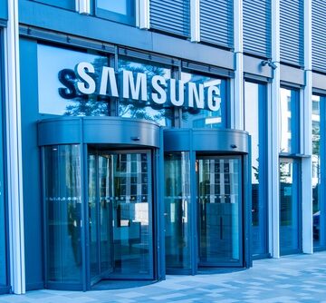 Modern,Office,Building,With,Large,Samsung,Sign,,Glass,Facade,,Blue AI CHIPMAKER SAMSUNG IS NOW WORTH $1 TRILLION