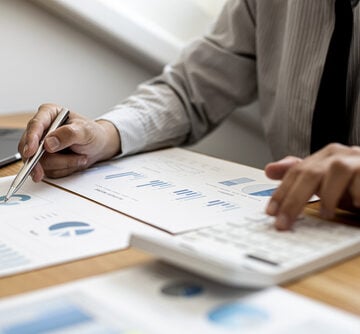 Businessman,Working,In,A,Private,Office,,He,Is,Reviewing,The SPOTLIGHT: PRIVATE CREDIT ALERT