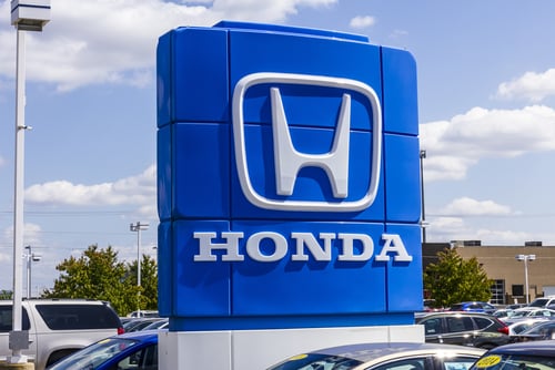 Indianapolis,-,Circa,September,2017:,Honda,Motor,Co.,Logo,And The blue and white monument sign typical of modern Honda dealerships.