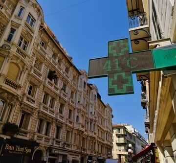 A pharmacy digital thermometer in Nice, France, displaying a temperature of 41°C (105.8°F) on July 1st, 2025. A pharmacy digital thermometer in Nice, France, displaying a temperature of 41°C (105.8°F) on July 1st, 2025.