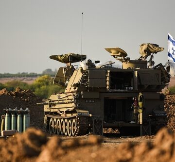 An Israeli Defense Forces (IDF) M109 self-propelled howitzer, a tracked armored vehicle designed for mobile artillery support.