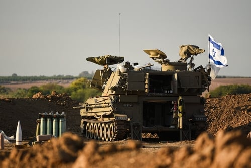 An Israeli Defense Forces (IDF) M109 self-propelled howitzer, a tracked armored vehicle designed for mobile artillery support. An Israeli Defense Forces (IDF) M109 self-propelled howitzer, a tracked armored vehicle designed for mobile artillery support.