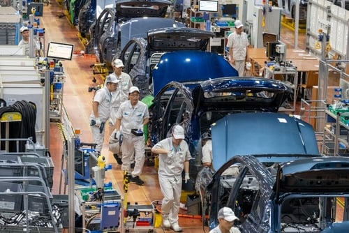 Workers assembling electric vehicles on a modern production line at the GAC Aion Intelligent Ecological Factory located in Guangzhou, Guangdong, China. Workers assembling electric vehicles on a modern production line at the GAC Aion Intelligent Ecological Factory located in Guangzhou, Guangdong, China.
