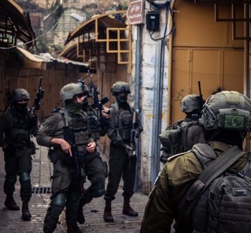 ISRAELI INVADERS BESIEGE PALESTINIAN HOMES IN QUSRA, IDF TROOPS DID NOTHING