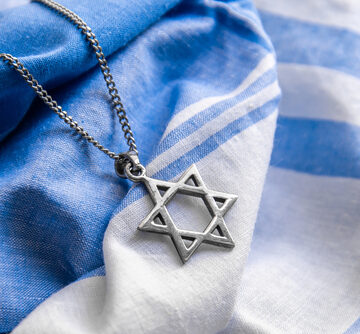 Star,Of,David,("magen,David"),Chain,On,White-blue,Fabric. JEWS IN THE U.S. TAKE A NEW LOOK AT WHAT IT MEANS TO BE A ZIONIST