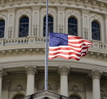 The,Flag,Of,The,United,States,Waves,Over,The,Capitol PAPER: ‘AMERICAN VOTERS ARE MAD – AT PRETTY MUCH EVERYTHING’